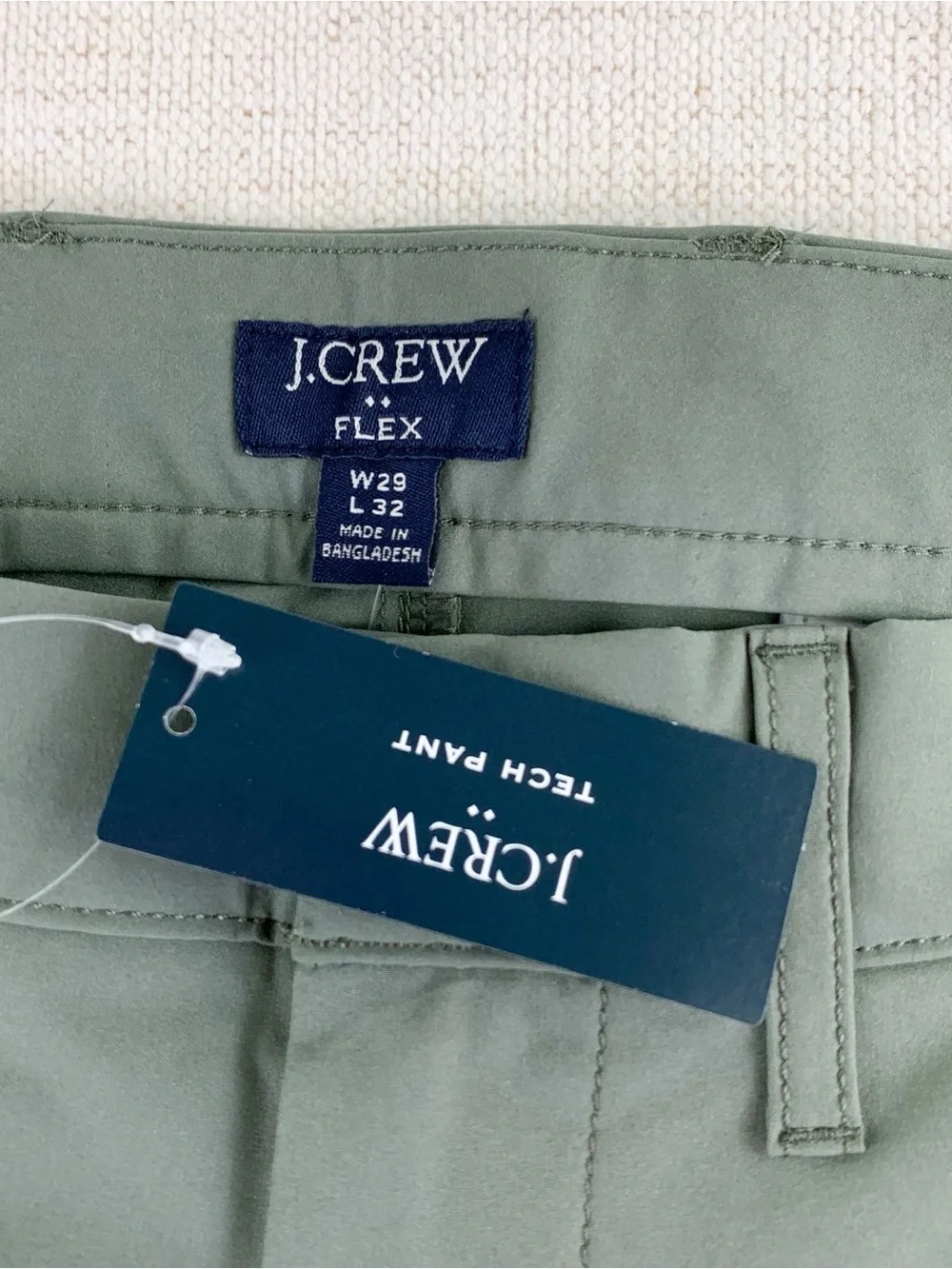 J crew New Men's straight-fit tech chino pant performance in Olive green 28x32